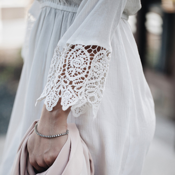 TOPSHOP Lace Trim Cold Shoulder Dress Nordstrom - Picture 6 of 8